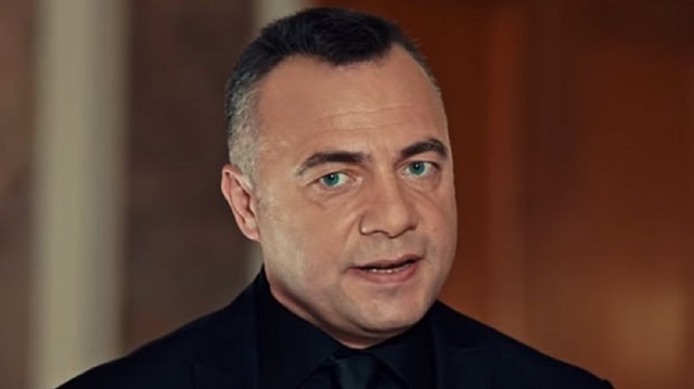 Oktay Kaynarca, Twitter hesabından peş peşe yaptığı paylaşımlarda Alinur Velidedeoğlu'nun reklamcılığını yerden yere vurdu.