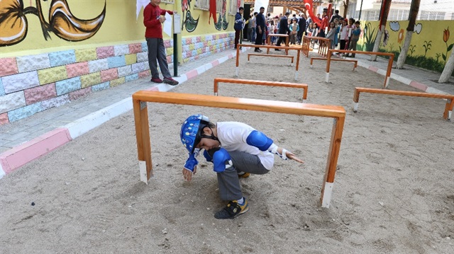 İlköğretim okuluna 'survivor' parkuru
