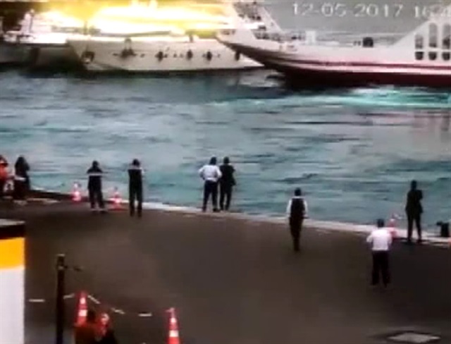 Arabalı vapurun lüks yata çarpma anı saniye saniye kamerada