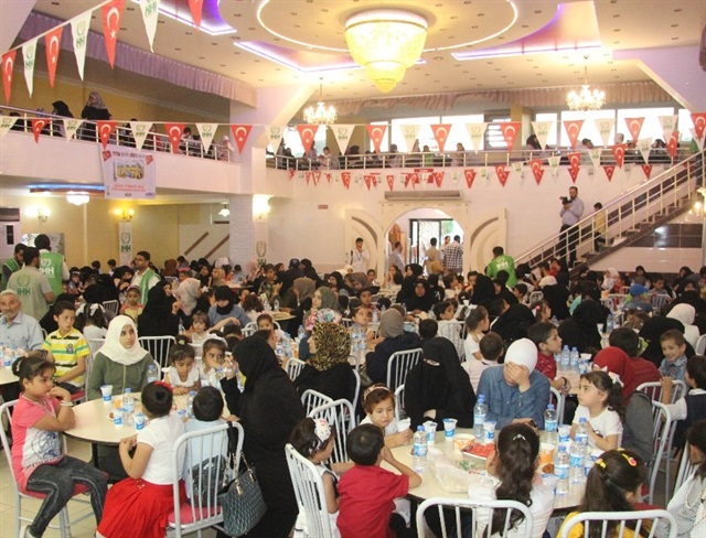 İHH'dan Suriyeli yetimlere iftar