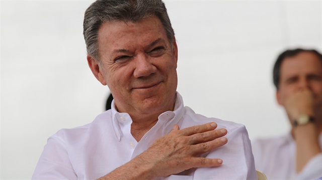 Kolombiya'da FARC silahlarının tamamını teslim etti.