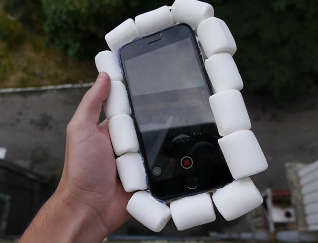 Marshmallow'lu iPhone 7 Plus 30 metreden aşağı atılırsa!
