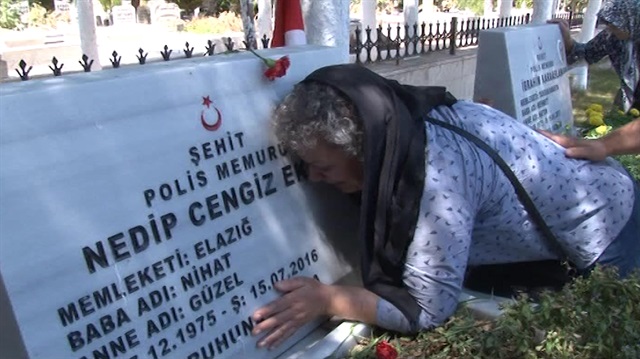 Erdoğan’a suikast girişiminde şehit olan polis mezarı başında anıldı