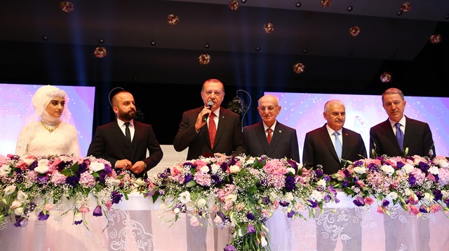 Cumhurbaşkanı Erdoğan, Cumhurbaşkanlığı Genel Sekreteri Kasırga'nın oğlu Serdar Kasırga'nın nikah törenine katıldı