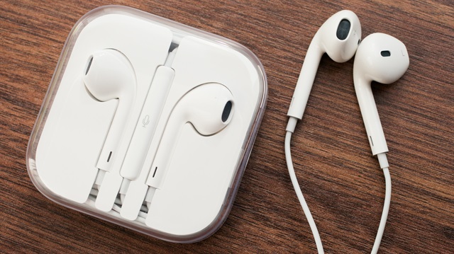 Apple EarPods - iPhone 5 için kulaklıklar Apple EarPods - iPhone 5 için kulaklıklar