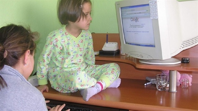 Günümüz çocuklarının vazgeçemediği dijital cihazlar kontrolsüz kullanıldığında tıpkı bir uyuşturucu gibi bağımlılık yapıyor. Bu da çocuğun gelişimini olumsuz etkiliyor.