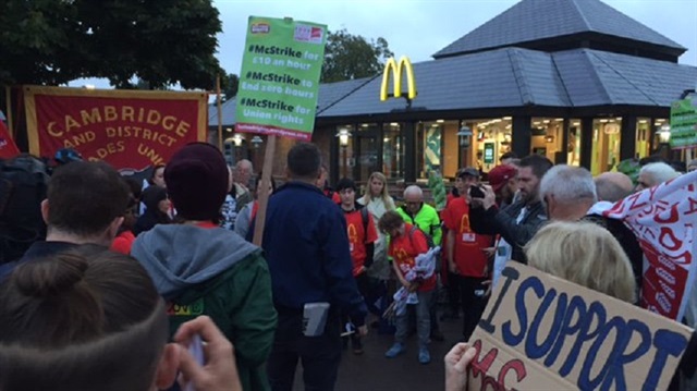 McDonalds çalışanları ilk kez greve gitti McDonalds çalışanları ilk kez greve gitti