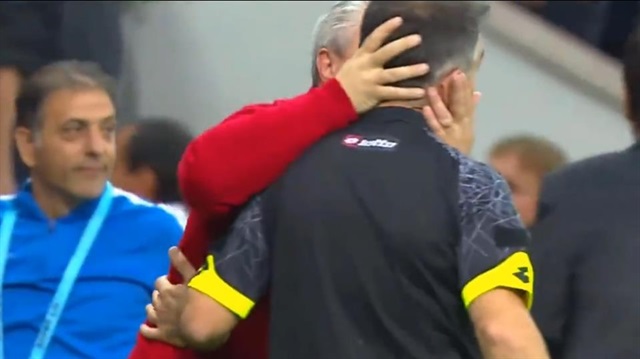 Kayserispor teknik direktörü hakemi öptü