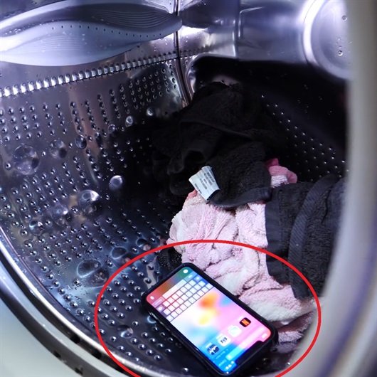 iPhone X'i çamaşır makinesinde yıkadı