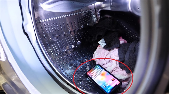 iPhone X'i çamaşır makinesinde yıkadı