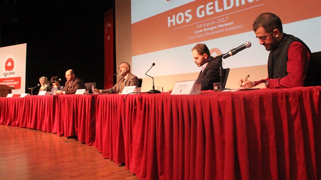 Hızla değişen ve dönüşen dünyada gençlerin ihtiyaçlarına doğru cevaplar sunabilmek için
Özel Öğretim Kurumları Birliği Derneği (ÖZKURBİR) tarafından düzenlenen Dini ve Ahlaki Eğitimde Yeni Neslin Dili Panel ve Çalıştayı gerçekleştirildi.