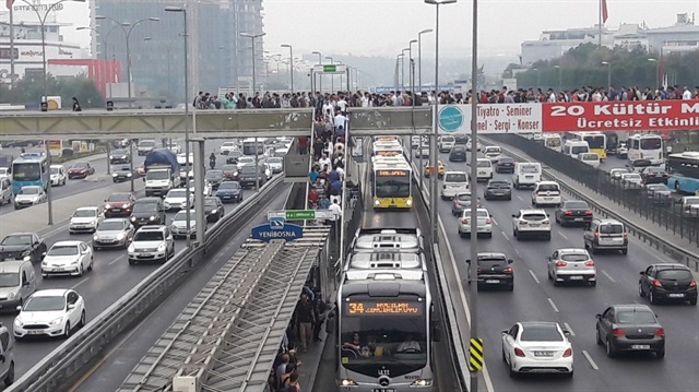 İETTden yeni metrobüs uygulamasıyla ilgili açıklama İETTden yeni metrobüs uygulamasıyla ilgili açıklama