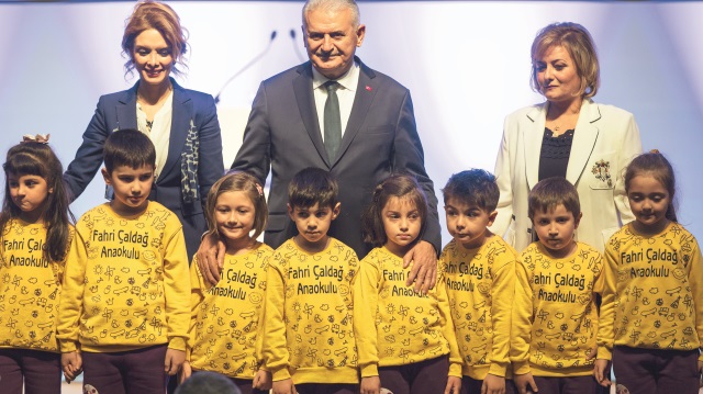 Başbakan Binali Yıldırım, “15 Temmuz’da mesafe alamayanlar, Türkiye’yi dize getiremeyenler, bu millete boyun eğdiremeyenler, bugünlerde başka bir film çeviriyorlar.