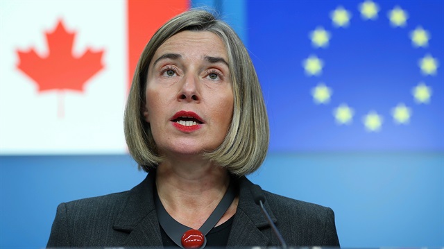 AB Dış İlişkiler ve Güvenlik Politikası Yüksek Temsilcisi Mogherini açıklamalarda bulunurken..