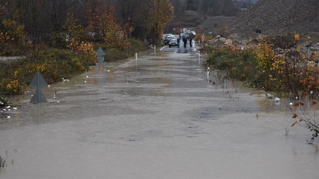 Bartın'da sağanak yüzünden kara ulaşımı yapılamıyor