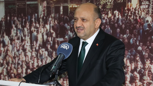 Başbakan Yardımcısı Fikri
Işık, AK Parti İl Başkanlığında partililerle bir araya geldi