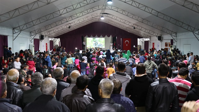 Osmaniye'deki geçici barınma merkezinde kalan Suriyeli Türkmenler, Kars'ın Sarıkamış ilçesinde 103 yıl önce şehit olan 90 bin askeri andı.