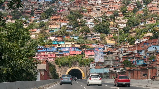 Asgari ücrete zam yapılsa da Venezuellalılar bu rakamlar günde üç öğün yemeği karşılayamayacak.