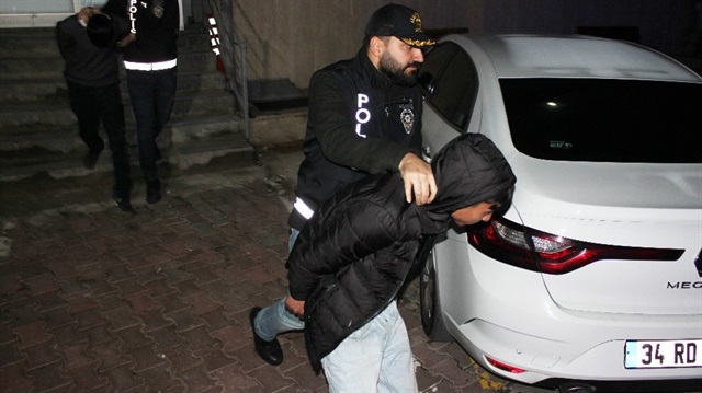Kablo yüklü kamyonu kaşıkla çalıştırıp çalan hırsızlar yakalandı.