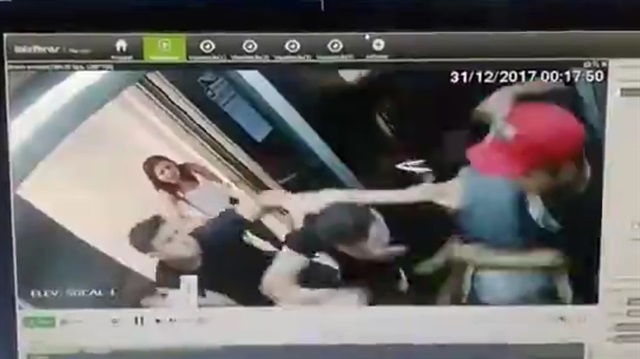Asansörde inanılmaz kavga kamerada!