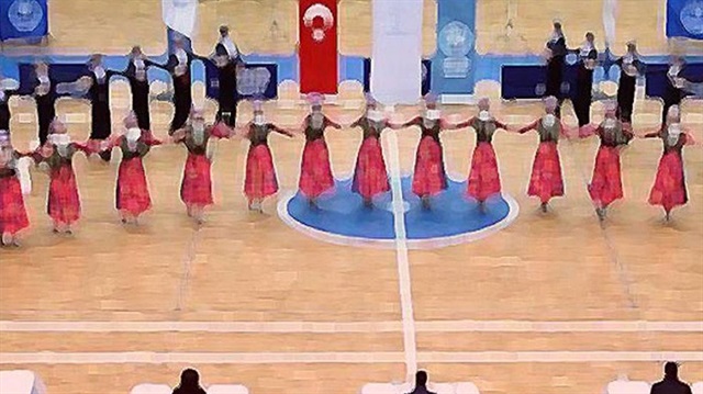 Macaristan'a kaçan folklor ekibi ile ilgili görsel sonucu