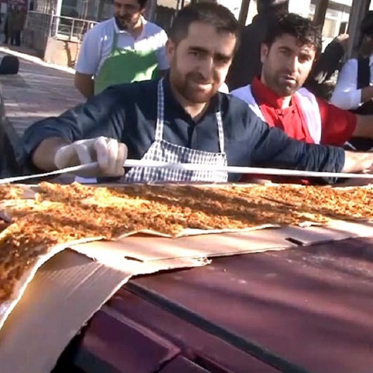 Elazığlı ustadan 34 metrelik lahmacun