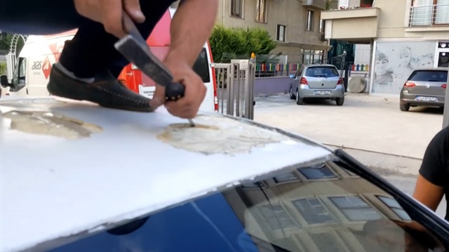Arabanın tavanından çıkanlar görenleri şoke etti!