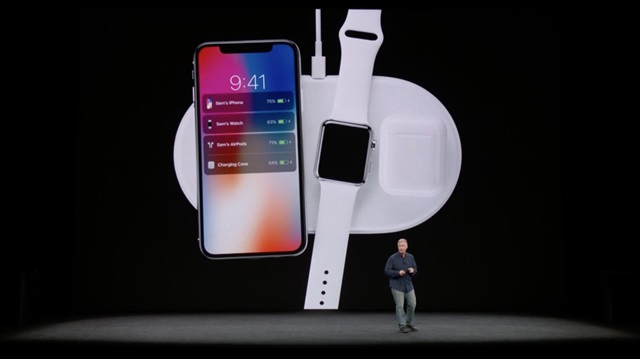 Apple'ın Eylül ayında gerçekleştirdiği etkinlikte Airpower ürünü tanıtılıyor.