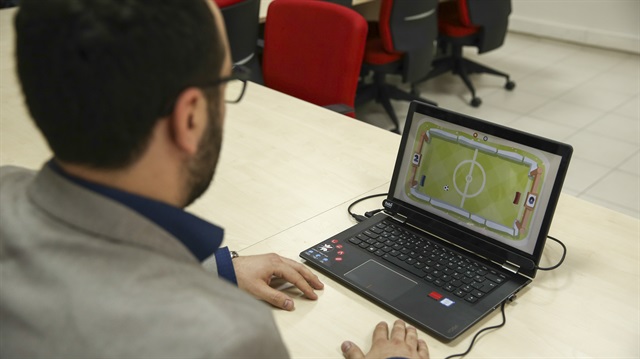 Az görenlerin sadece gözlerini kullanarak oynadıkları oyunlarla göz egzersizleri yapabilecekleri belirtildi.