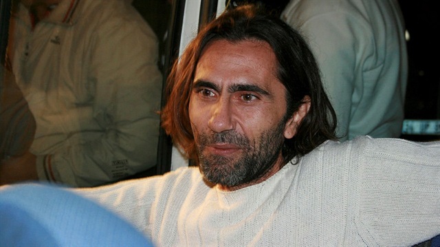 Yıllar önce kalp krizi geçiren Peker Açıkalın'ın kalbinde pil bulunuyor.
