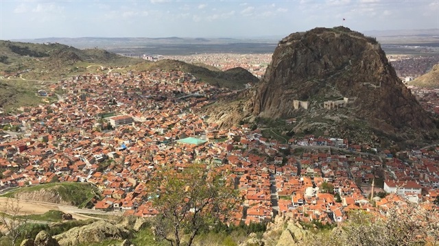 Bakan Eroğlu, termal bir otelde gerçekleştirilen, "2017 Yılı Afyonkarahisar Yatırımlarını Değerlendirme Toplantısı"nda, kente yapılan yatırımlara ilişkin bilgi verdi.