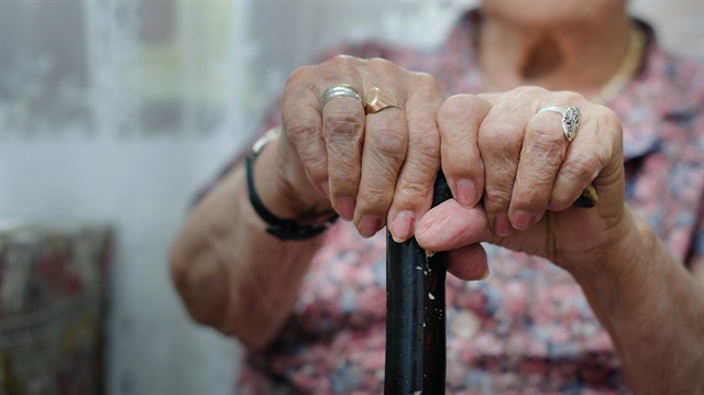 2000'den önce esnaf ve sanatkâr olduğu halde, 4 Ekim 2000'e kadar Bağ-Kur'a kayıt ve tescilini yaptırmayanların sigorta hak ve yükümlülüğü 4 Ekim 2000'den itibaren başlatılıyor.