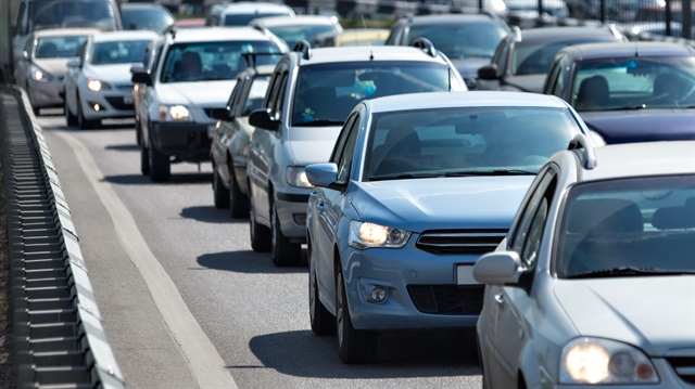 Trafik cezaları, Gelir İdaresi Başkanlığı internet sitesinden kredi kartıyla ve PTT şubelerinden nakit olarak ödenebilir.