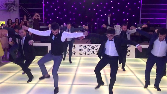 Damat ve arkadaşları sosyal medyayı salladı!