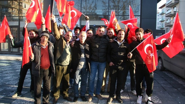 Suriyeliler gönüllü askerlik için başvuruda bulundular