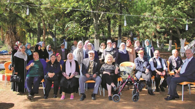 Darüleceze sakinleri bu hizmetle hayata yeniden bağlanırken cezaevindeki mahkumlardan en çok müebbet hapis cezası alanlar büyük bir pişmanlık duyarak dine bağlanmaya çalışıyor