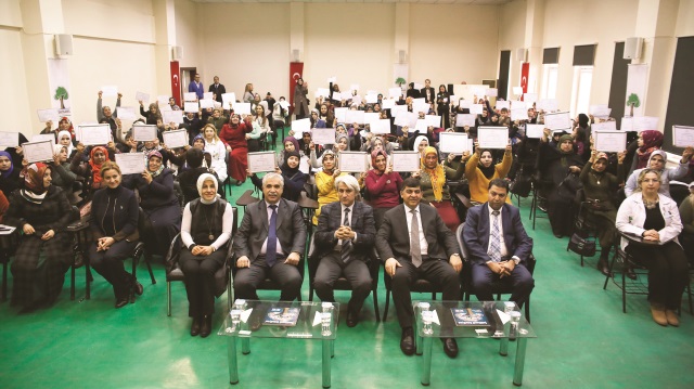 ‘Okuma yazma bilmeyen kalmasın’ seferberliğine ilk desteklerden biri de Şehitkamil Belediyesinden geldi.