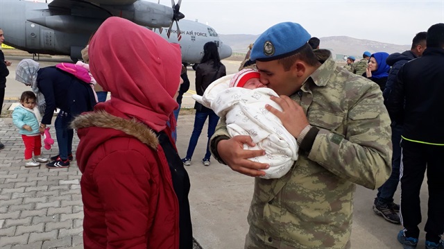 Komandolar dualarla Afrin'e uğurlandı