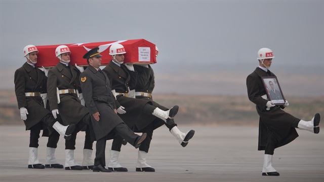 5 şehidimiz için Gaziantep Havalimanı'nda tören düzenlendi.
