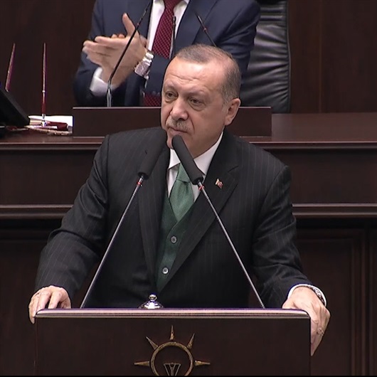 Erdoğan küçük kızın yazdığı şiiri kürsüde okudu