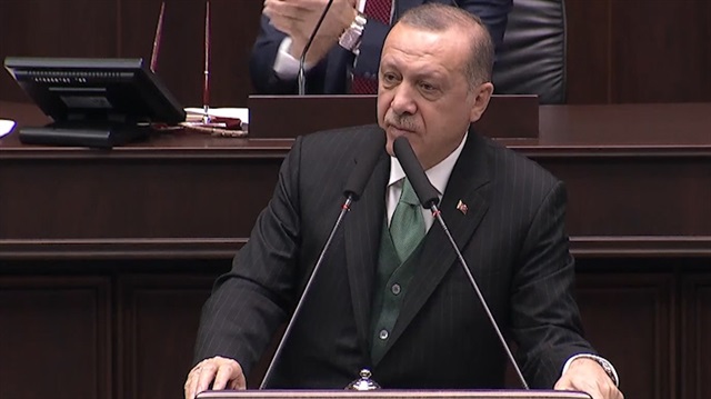 Erdoğan küçük kızın yazdığı şiiri kürsüde okudu