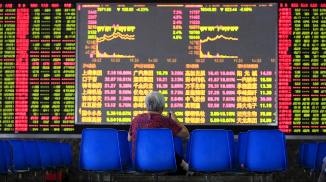 Küresel piyasalarda haftanın son işlem gününde de risk havası devam ediyor.