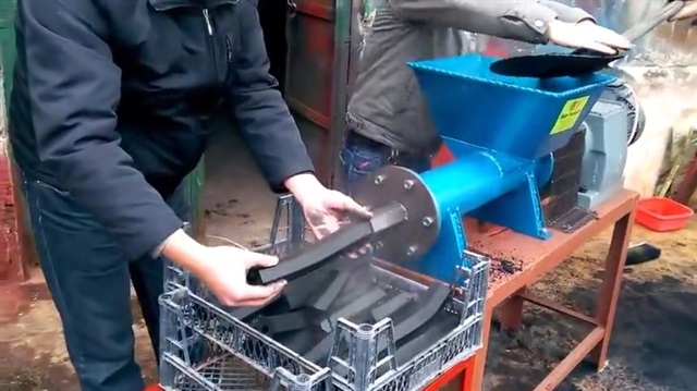 Toz kömürden yakacak kömür üreten makine