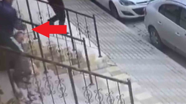 Komşusundan aidat istedi komalık oldu... Dehşet anları kamerada