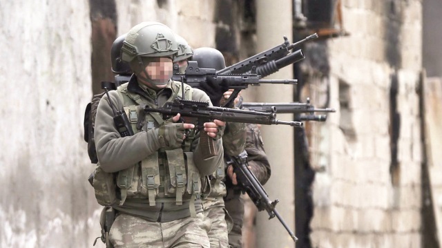 JÖH ve PÖH, şimdi Afrin’de temizlik operasyonu yürütüyor.