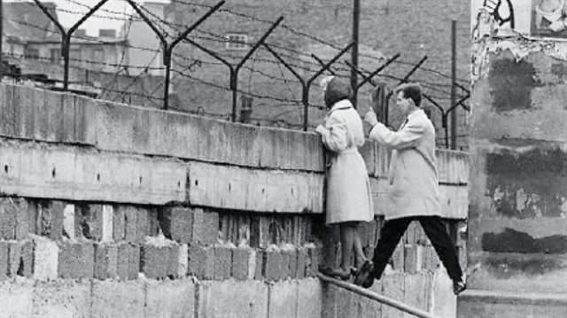 Naime Erkovan’ın “Olay Berlin’de Geçiyor” adlı beşinci kitabı, TYB öykü ödülünü kazandı. 15 öykünün bulunduğu kitapta okuru, yenilenen bir üslup bekliyor.