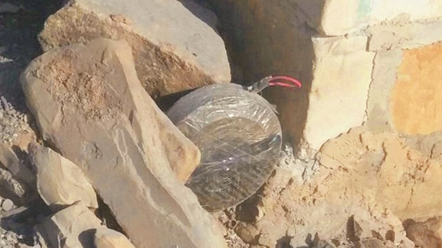 TSK ve ÖSO, PKK’dan kurtardıkları köylerde örgütün kaçarken gizlediği mayın ve patlayıcıları temizliyor.