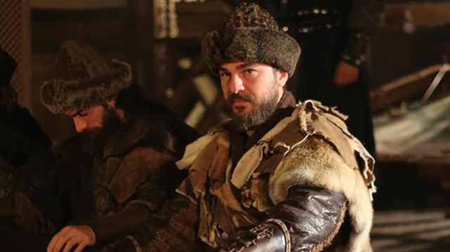 Dört sezondur TRT 1 ekranlarında yayınlanan Diriliş Ertuğrul'un başrolünde Engin Altan Düzyatan oynuyor.