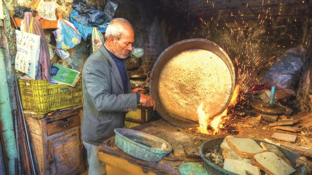 Kasabanın tek kalaycısı Yakup Usta