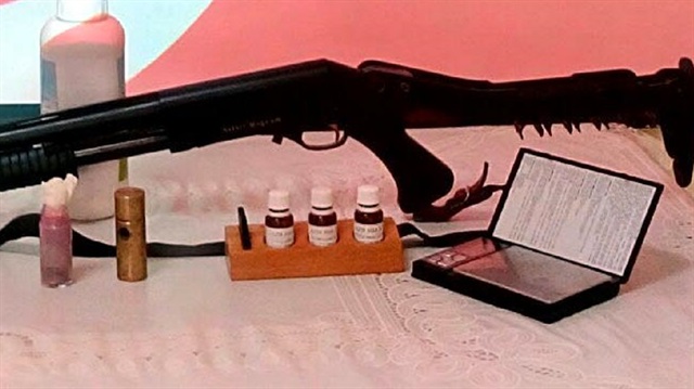 Gözaltına alınan zanlılardan 25 gram kırmızı cıva ele geçirildi.